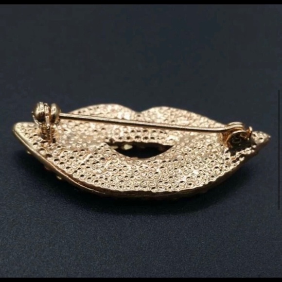 💋💋💋Kissy Lips Brooch💋💋💋 - Picture 5 of 5